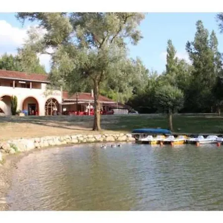 Κάμπινγκ Camping 3 Etoiles - Piscine - Eebebe Montgeard