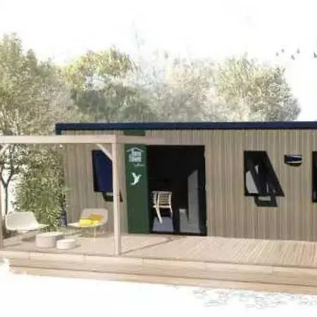 Camping 3 Etoiles - Piscine - Eebebe * Montgeard